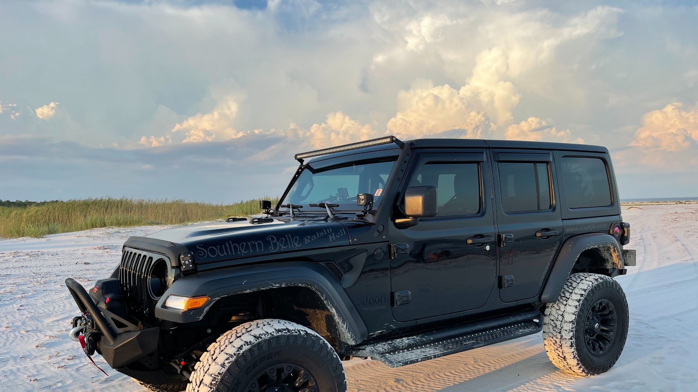 2020 Jeep Wrangler JL on Motobilt Hammer Front Bumper