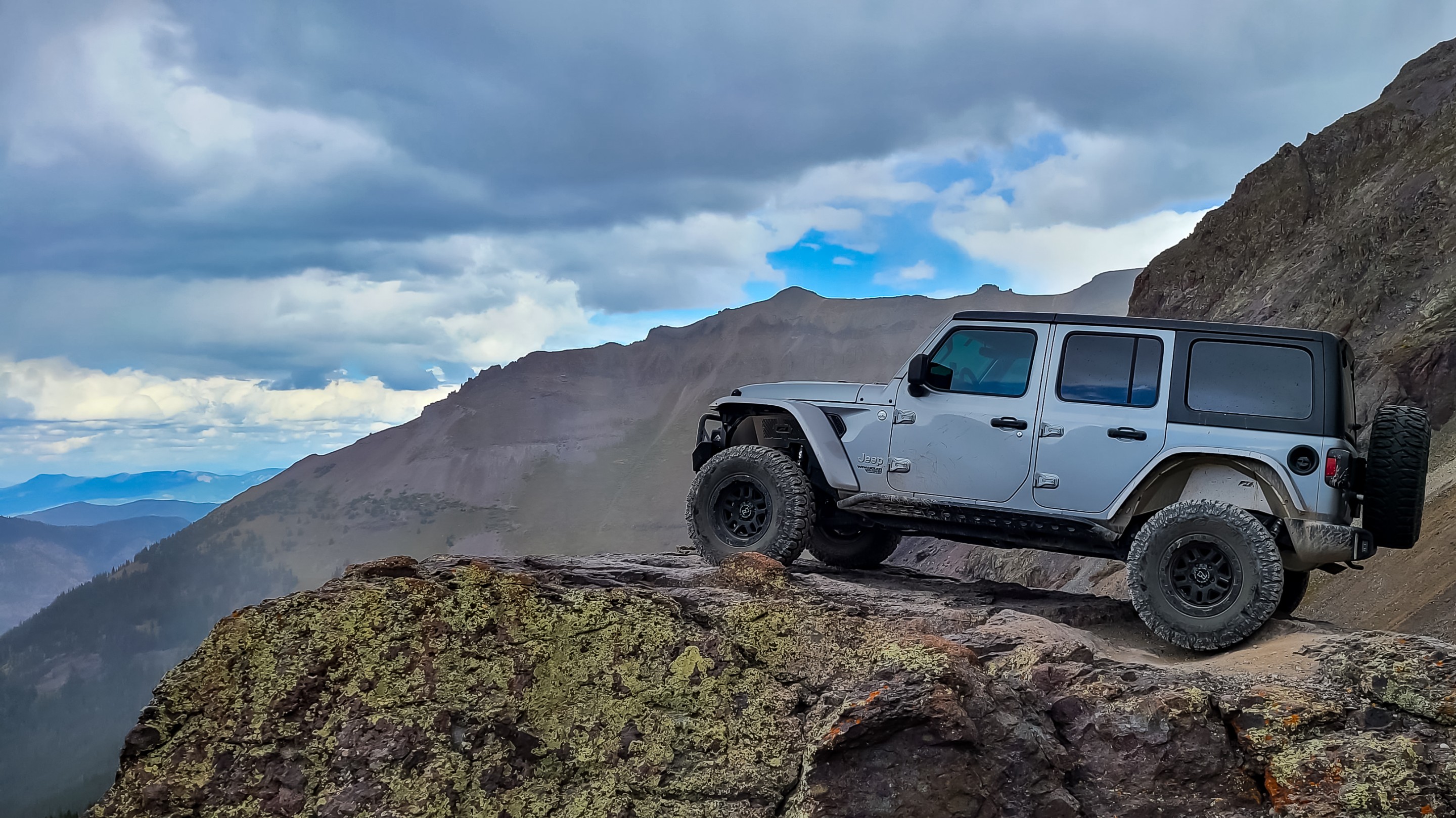 2018 Jeep Wrangler JLU on Motobilt Hammer Front Bumper