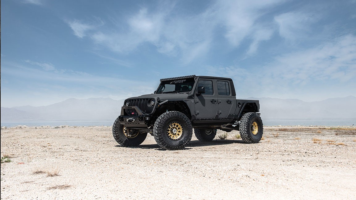 2018 Jeep Wrangler JLU on Starwood Customs parts